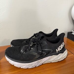 Hoka Men's Arahi 5 Black White Running Shoes Workout Athletic Comfort Casual 11D